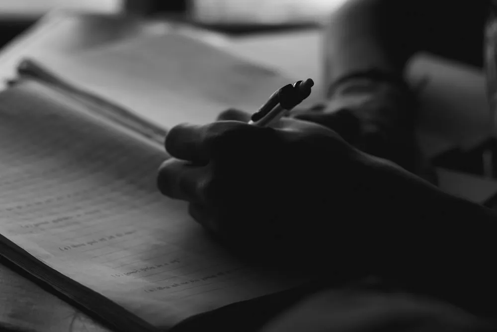 Trabajo de mesa: la letra anotada